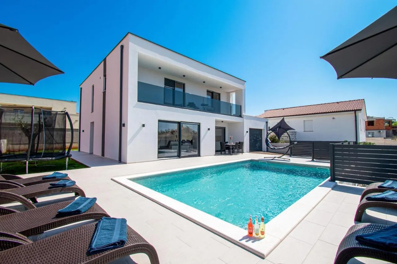 Villa Mina With A Private Pool In بولا 0*,