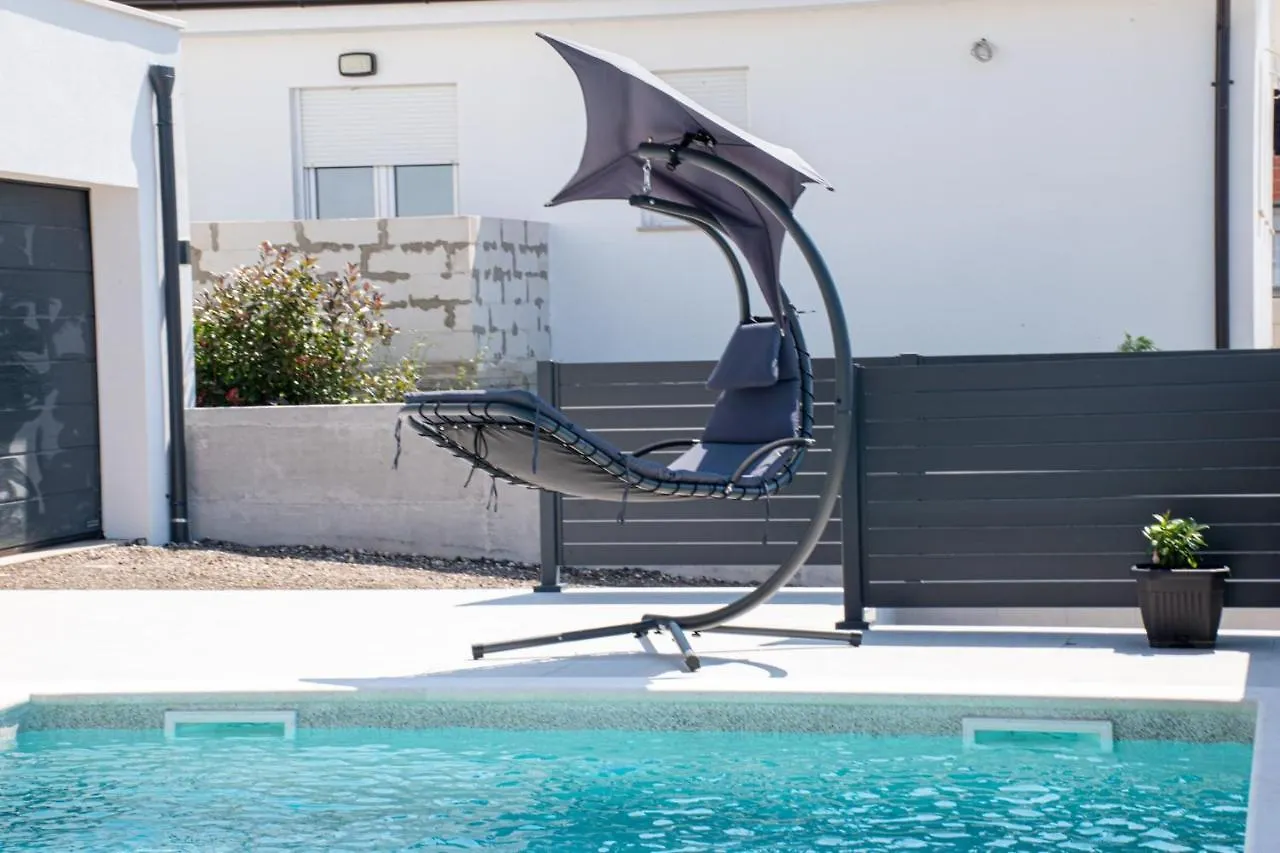 Villa Mina With A Private Pool In بولا