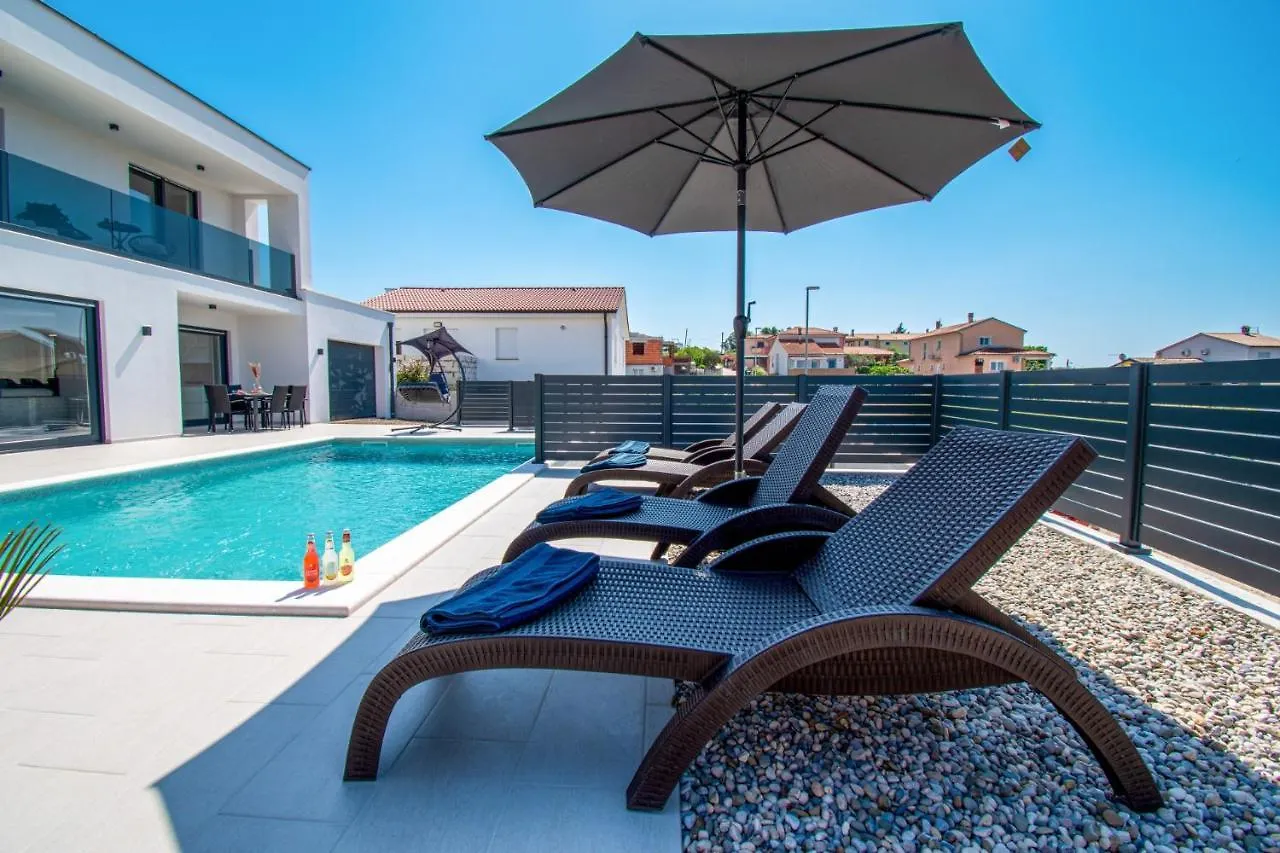 Villa Mina With A Private Pool In بولا كرواتيا