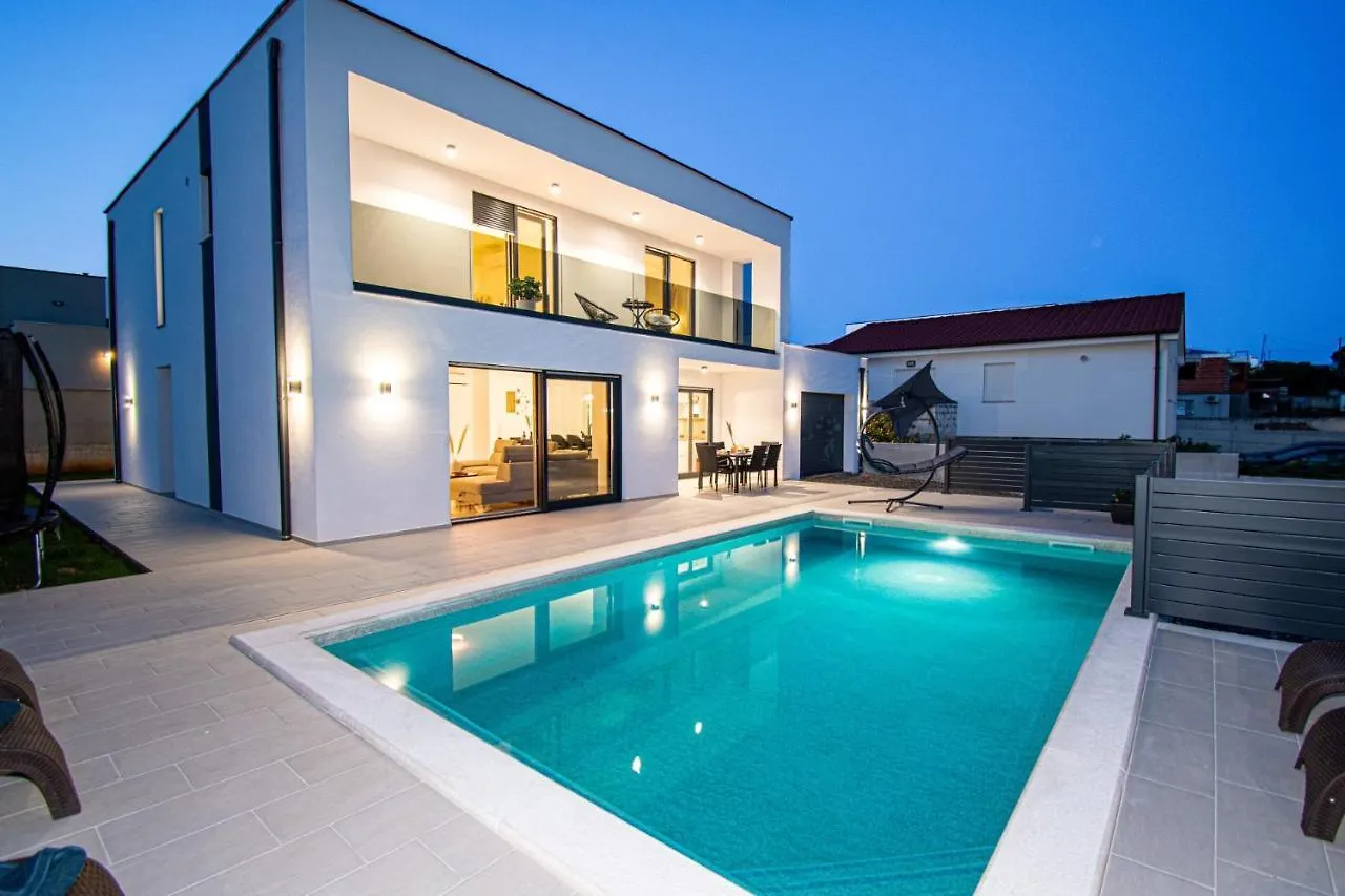 Villa Mina With A Private Pool In بولا