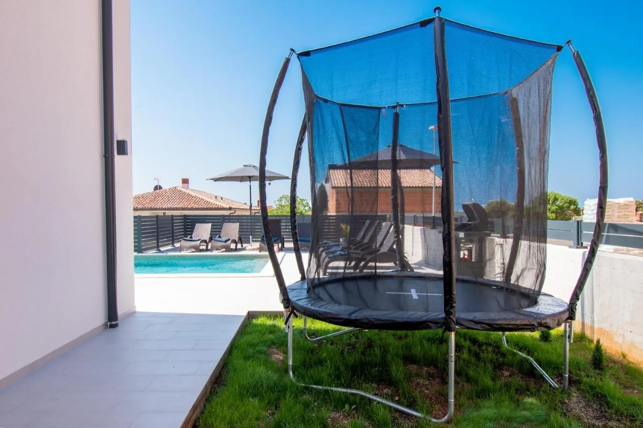 Villa Mina With A Private Pool In بولا 0*,